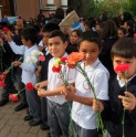 Madres de alumnos de Colegio Parroquial fueron sorprendidas con linda celebración