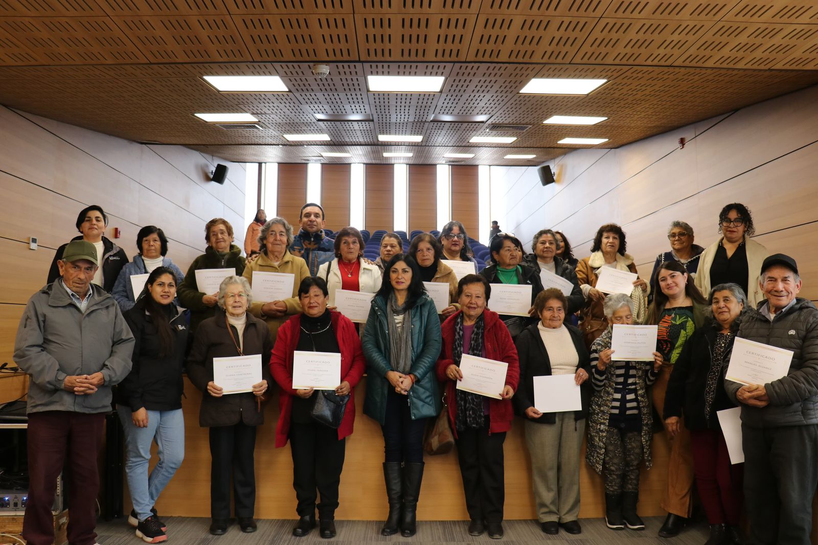 Personas mayores de Andacollo culminaron con éxito el taller “Puntadas Ancestrales”
