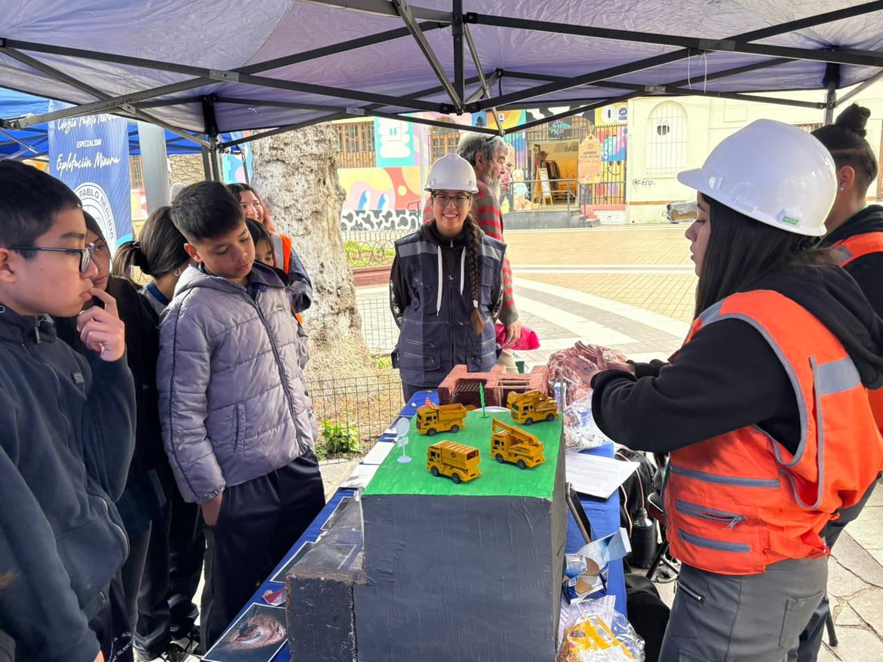 Cerca de 800 estudiantes de Andacollo y Coquimbo participaron en “Emprendimiento Juvenil Vocacional” en la Plaza de Armas de Coquimbo