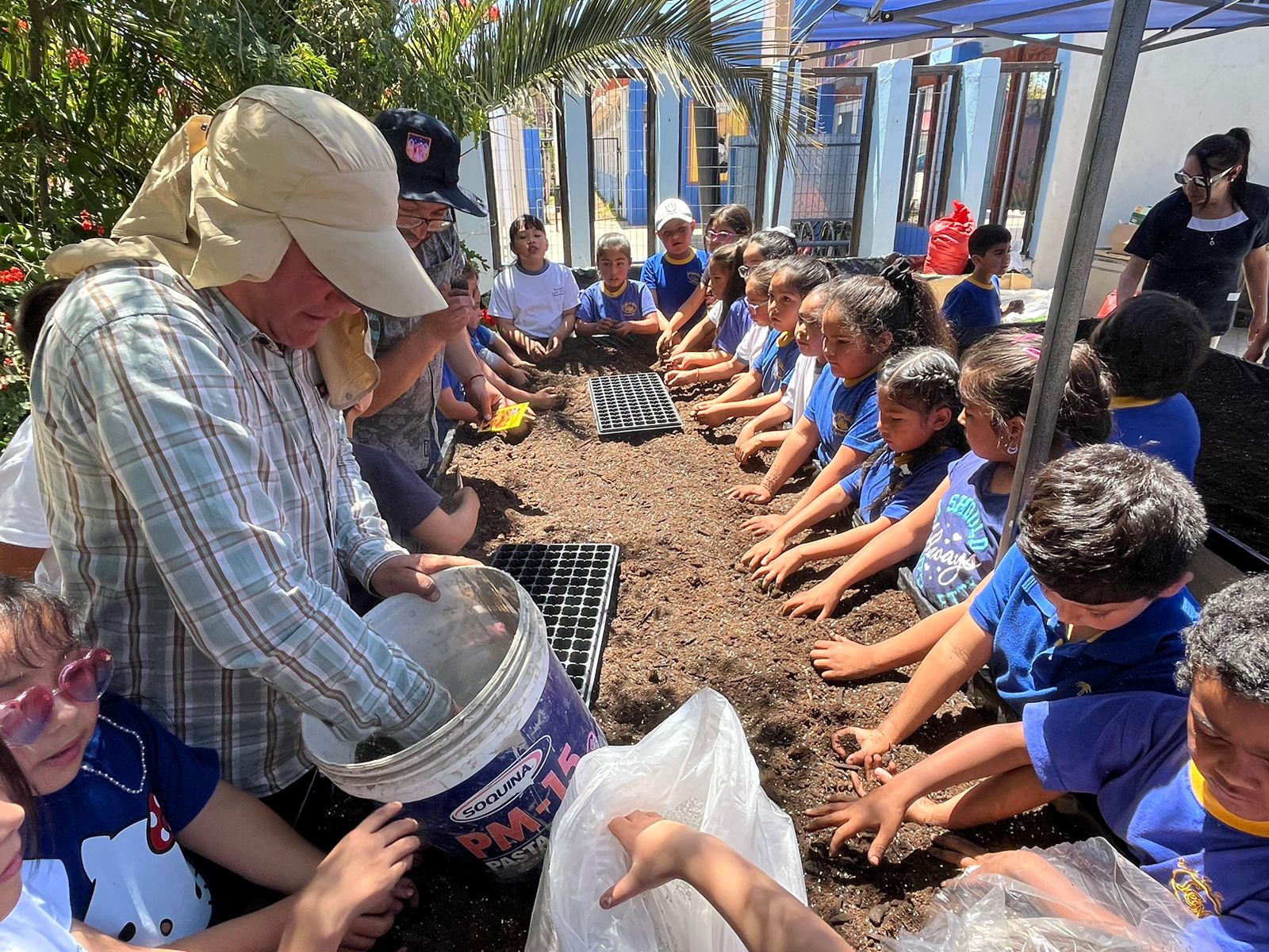 Municipalidad de Andacollo impulsa huertos comunitarios en la Escuela Luis Cruz Martínez