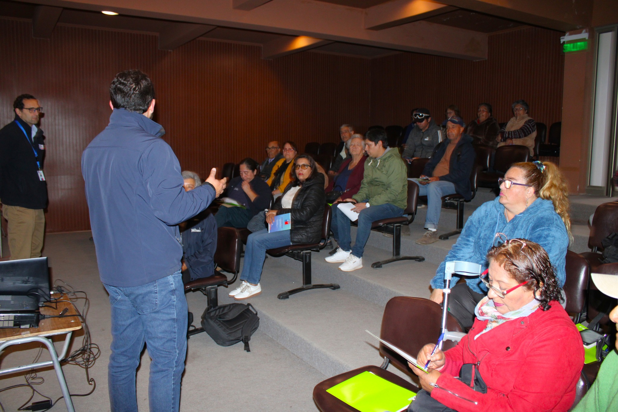 Taller informativo del IPS orientó a la comunidad de Andacollo sobre beneficios previsionales y sociales