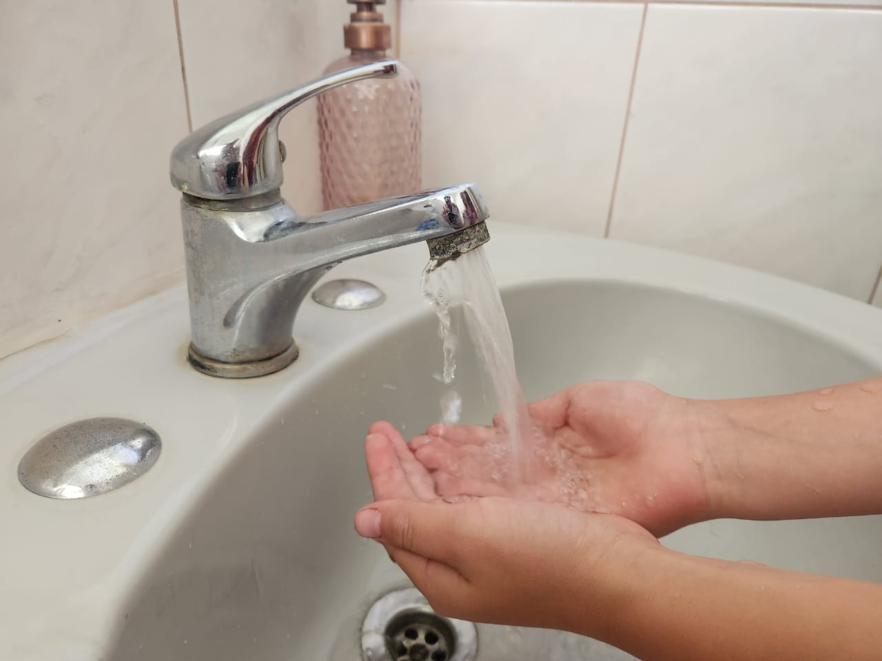 Aguas del Valle: Aún quedan más de 1.500 subsidios de agua potable disponibles para familias de la región